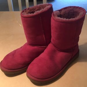Authentic UGG Women’s Classic Short Raspberry Sz 9